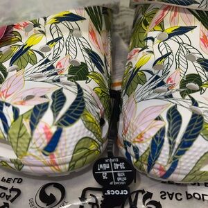 Vera Bradley Crocs Rain Forest Leaves - Womens 9